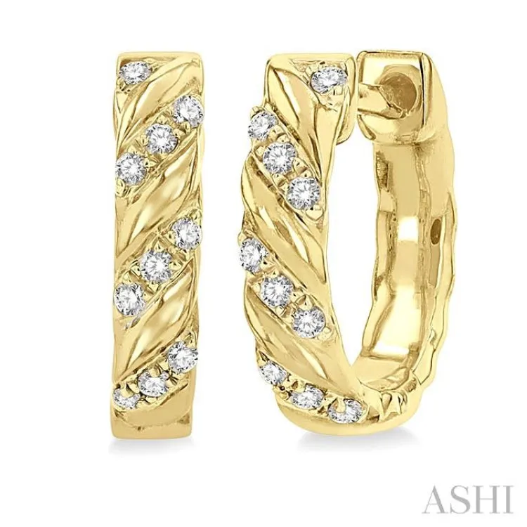 1/10 Ctw Half Twirl Round Cut Diamond Huggie Earrings in 10K Yellow Gold