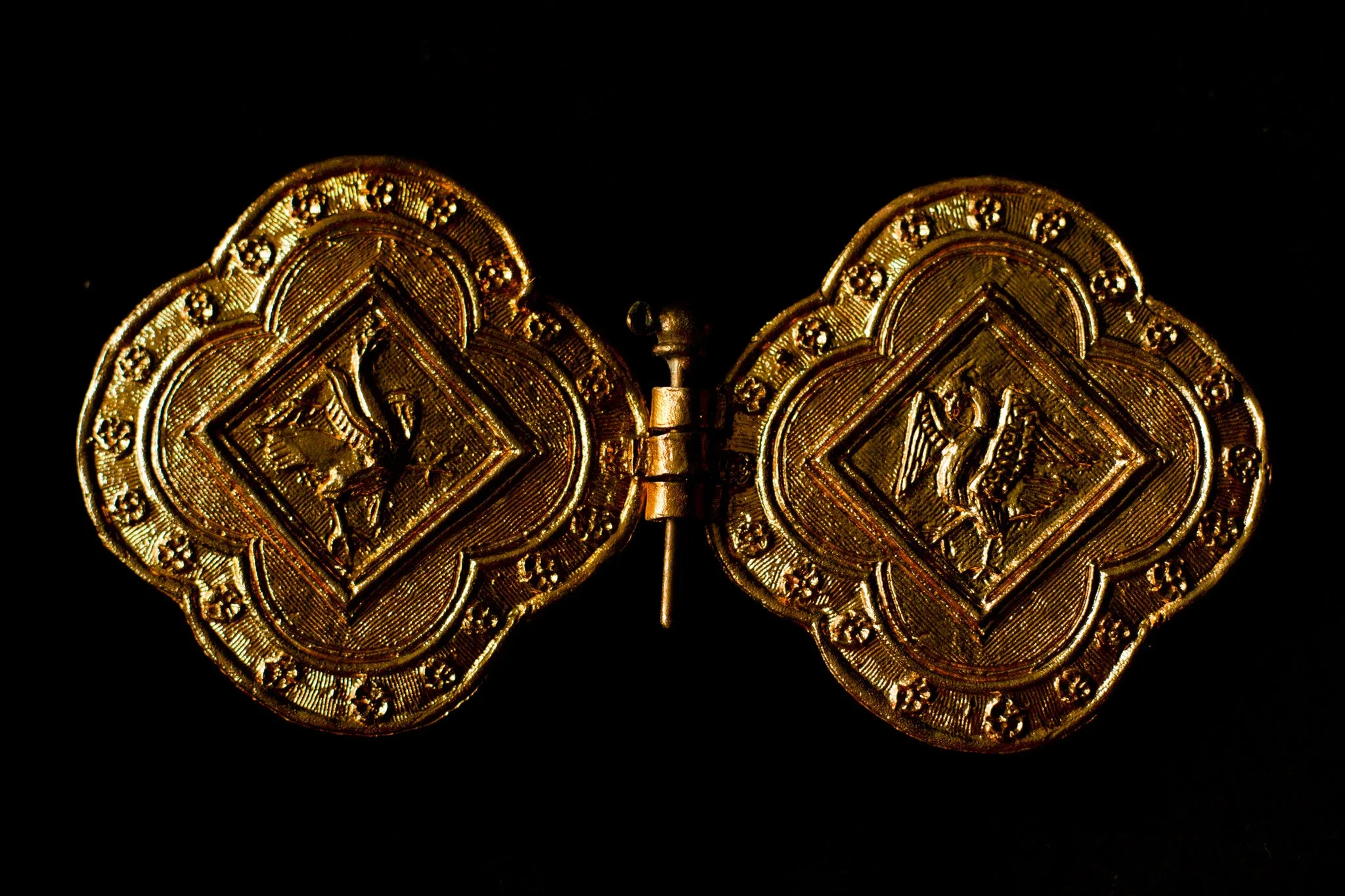 15th C clasp with Bird Design - Y-28