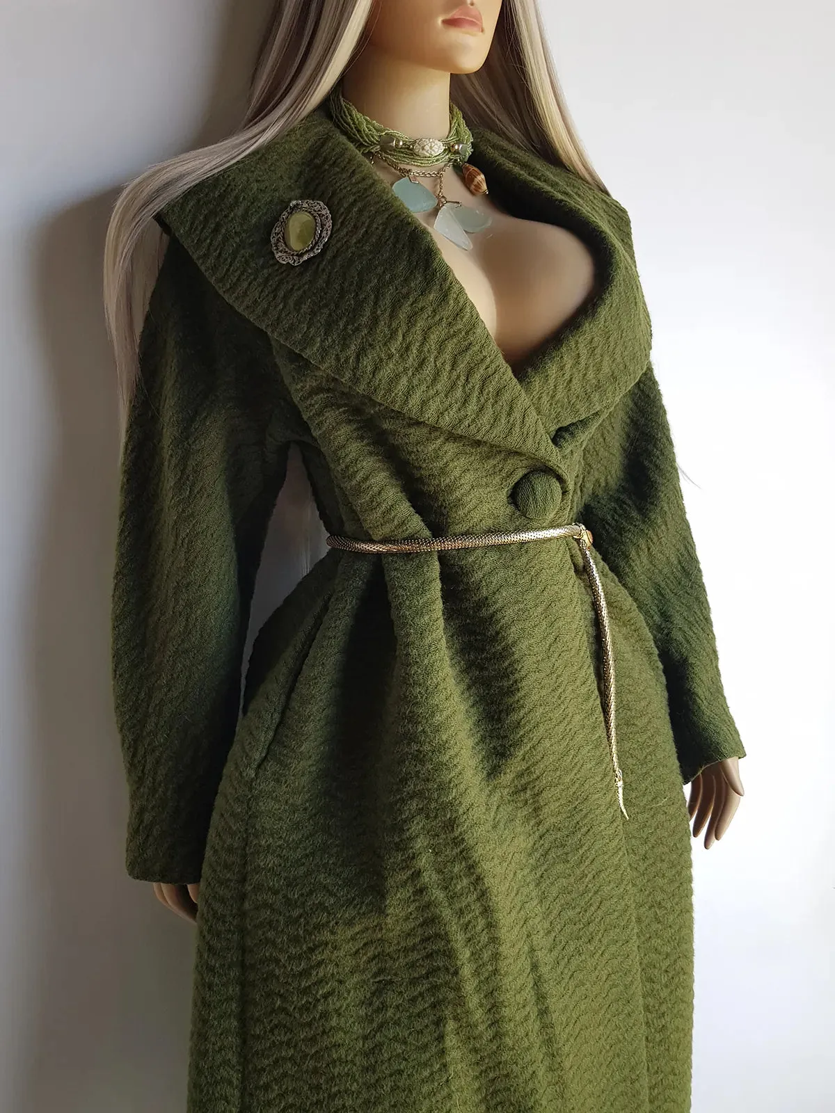 1950s Vintage Wool Hourglass Coat in Incredible Olive Green & Ornate Lapel Brooch - Knee Length - Immaculate Tailoring - Emerald Green Lining