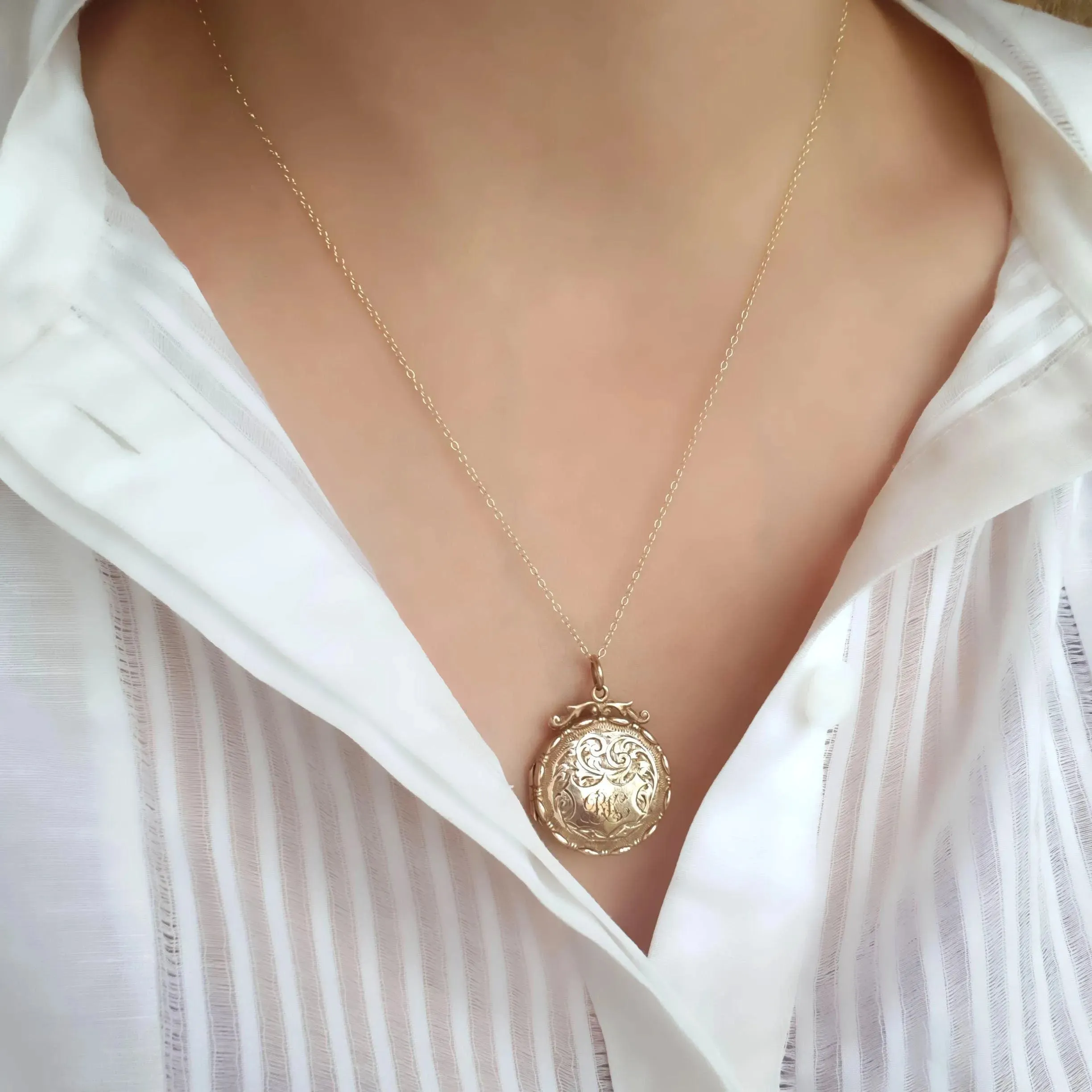 Antique Victorian Ornate 9ct Gold Locket Necklace