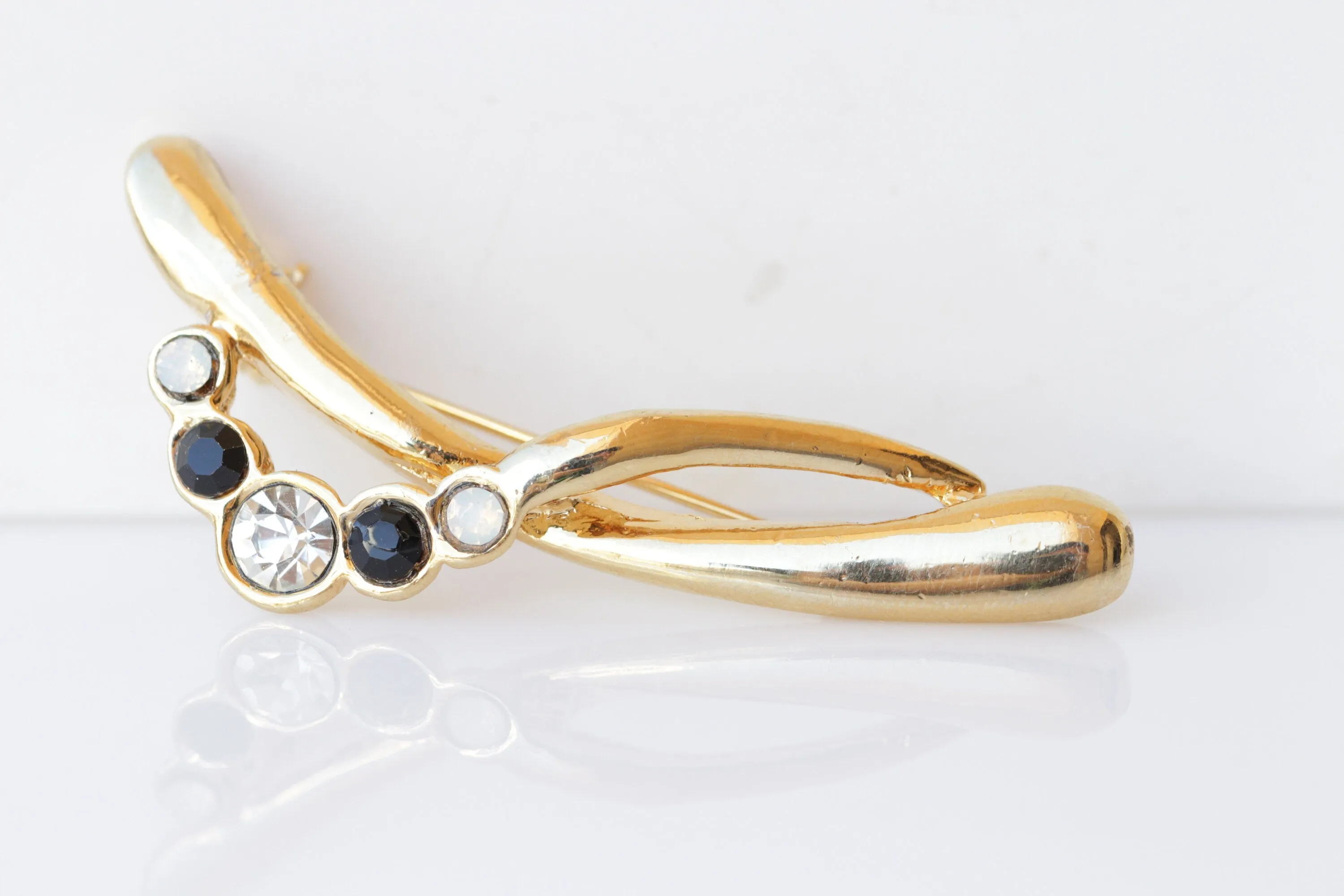 BLACK GOLD BROOCH