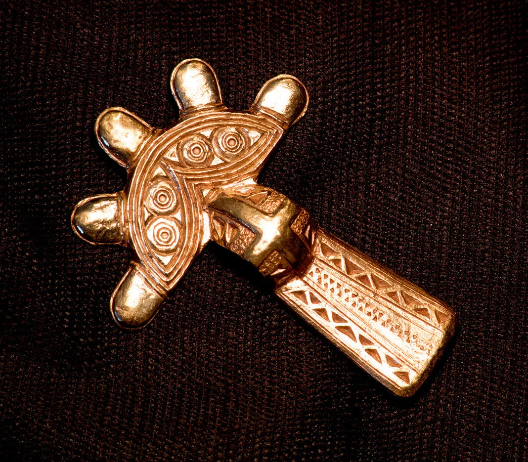 Bow Brooch, 5 round projections - W-89