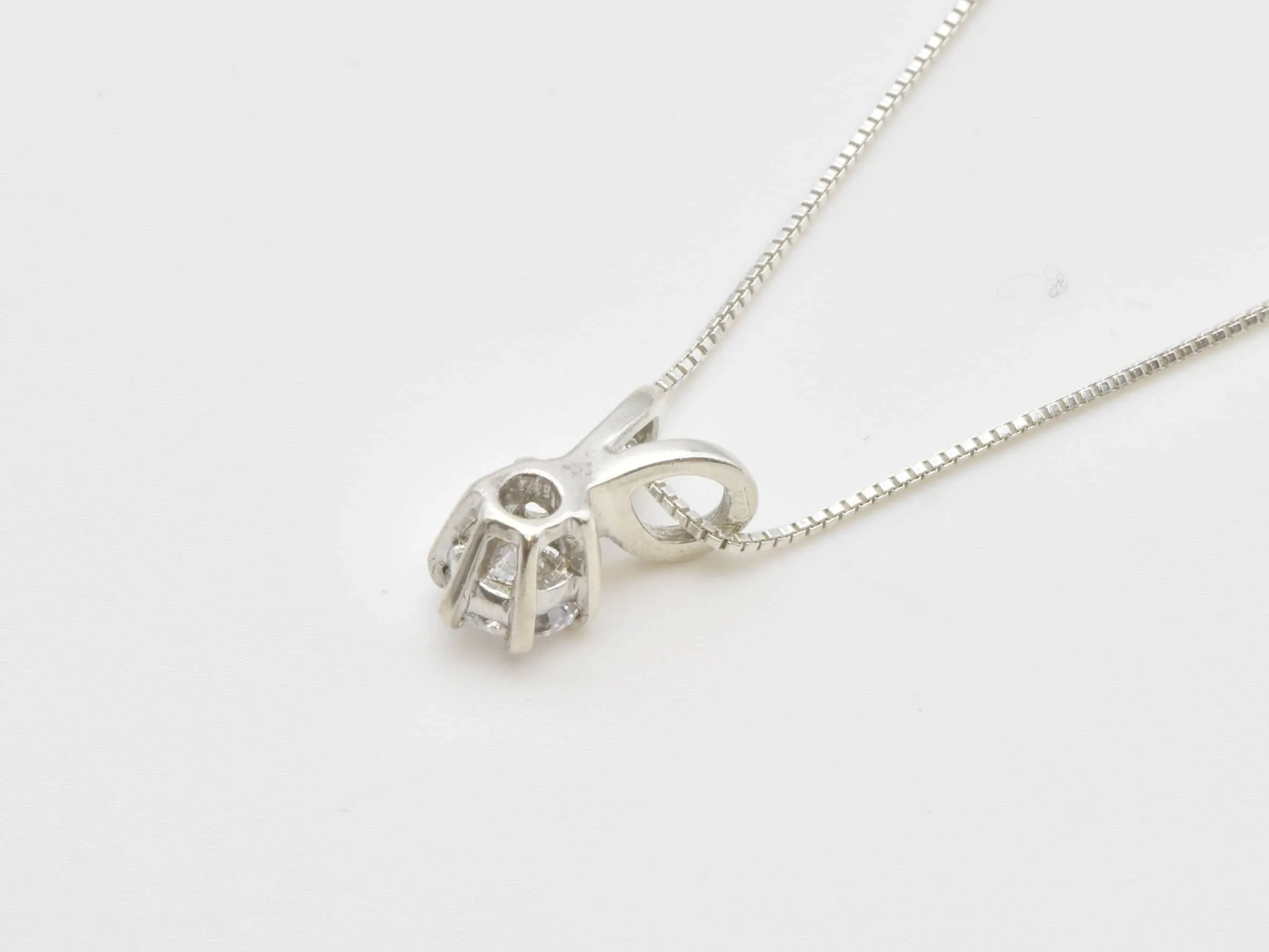 Dainty Diamond Pendant - Sparkly Round Necklace - Classic Diamond Necklace