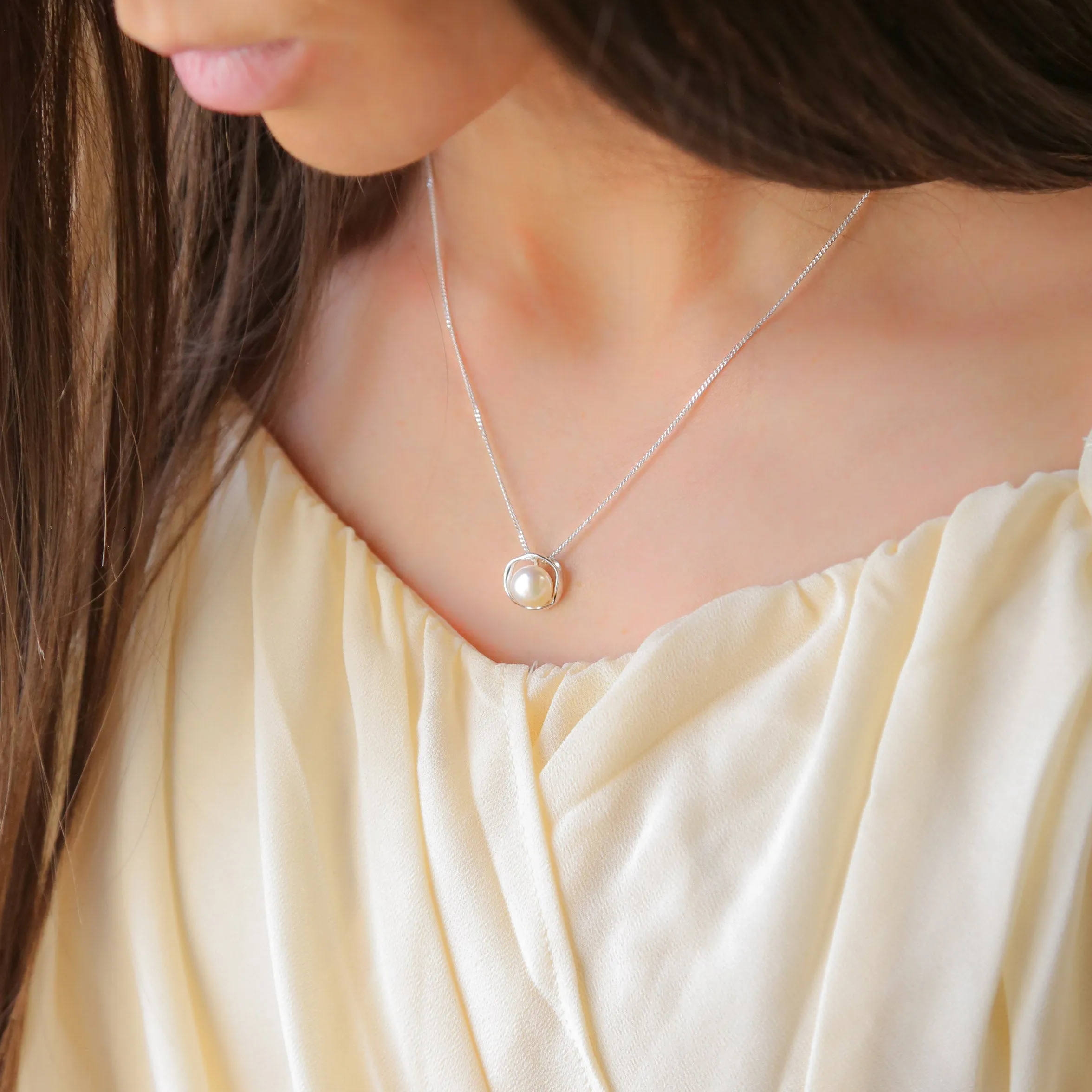 ESSEX - Freshwater Pearl and 925 Sterling Silver Necklace