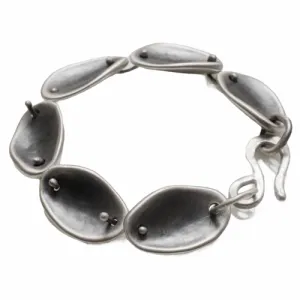 Five Depth Petal Bracelet