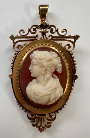 Gorgeous Victorian Cameo. Ornate 14k Yellow Gold Frame. Pin and Bail. Circa 1890