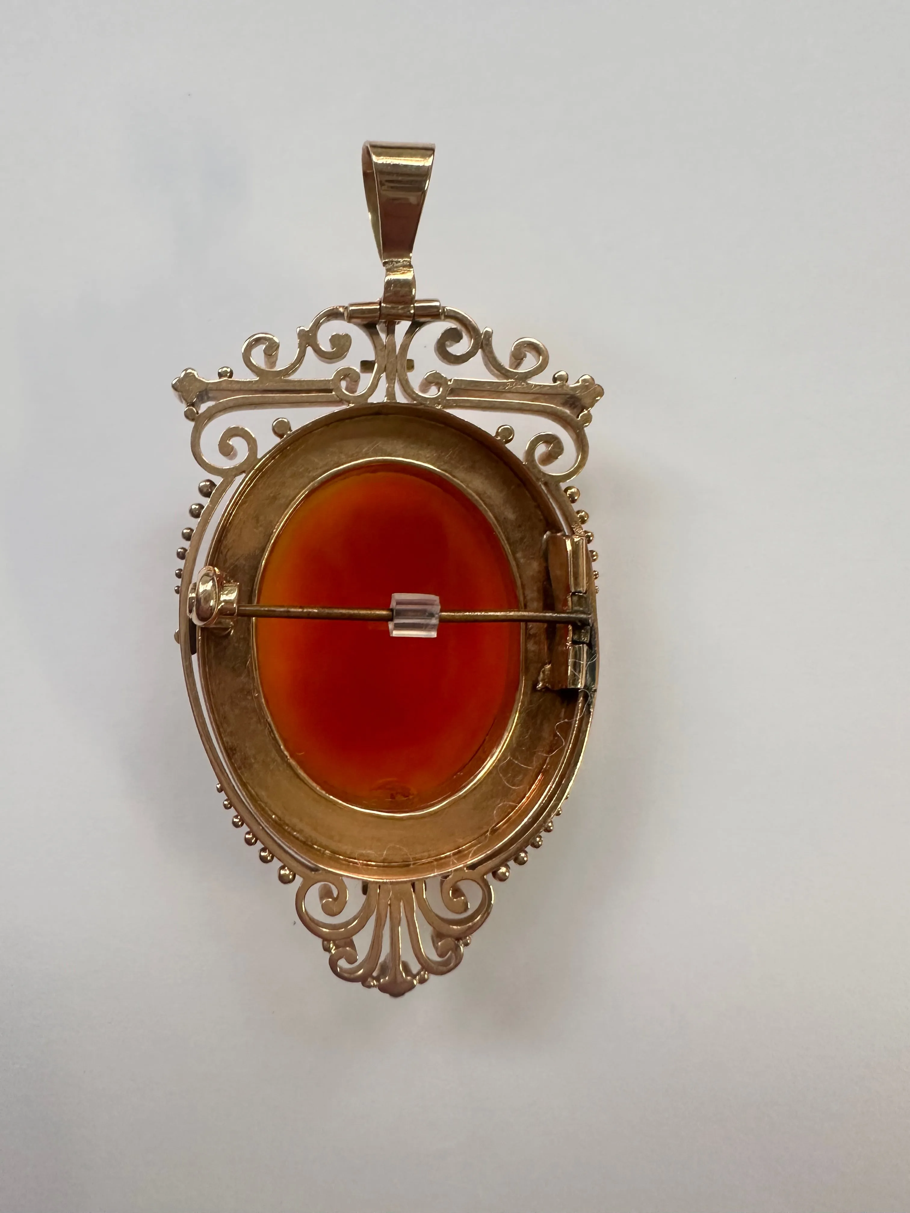 Gorgeous Victorian Cameo. Ornate 14k Yellow Gold Frame. Pin and Bail. Circa 1890