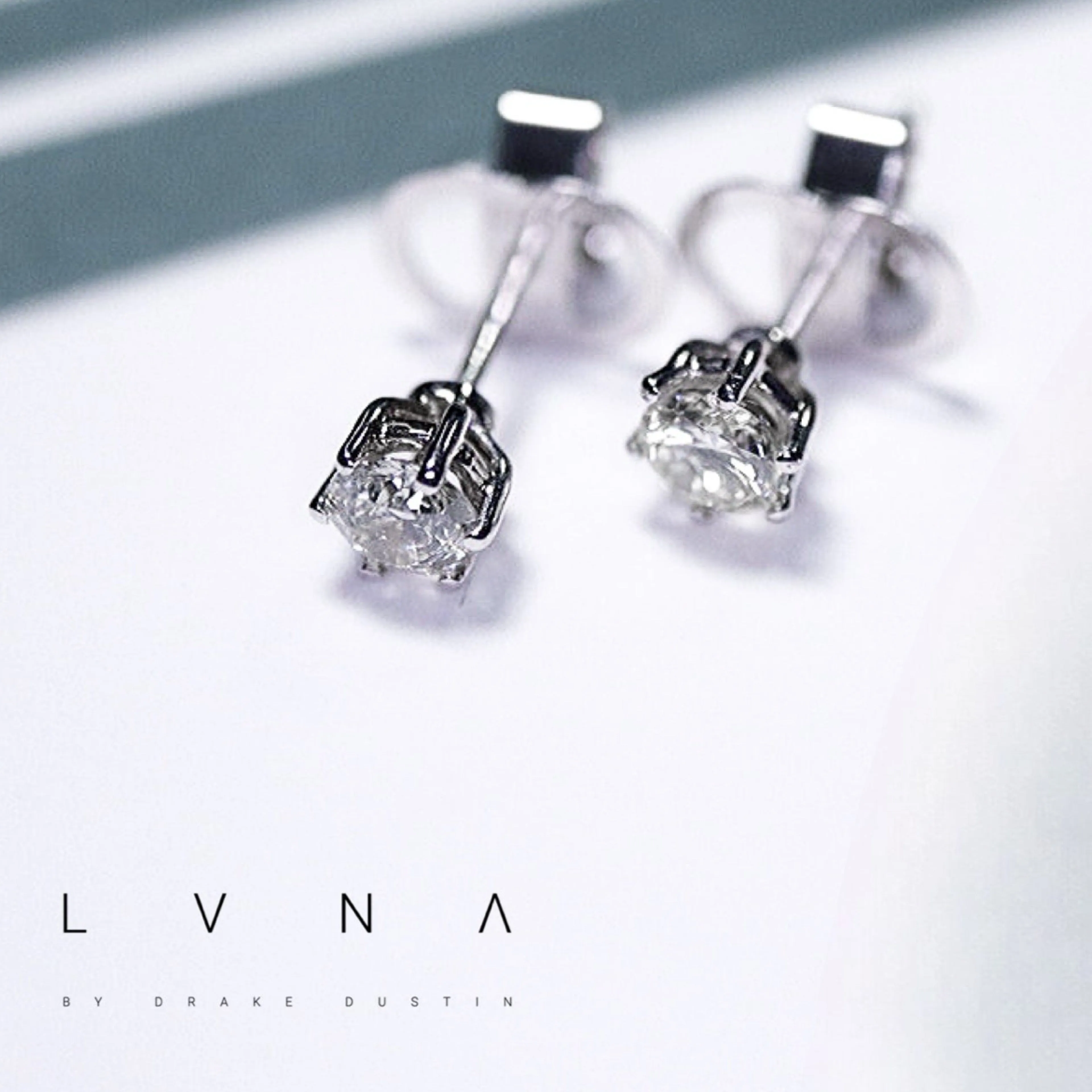 #LVNA2024 | 0.60cts F-H VVS-VS Round Brilliant Solitaire Natural Diamond Earrings 18kt #LoveLVNA