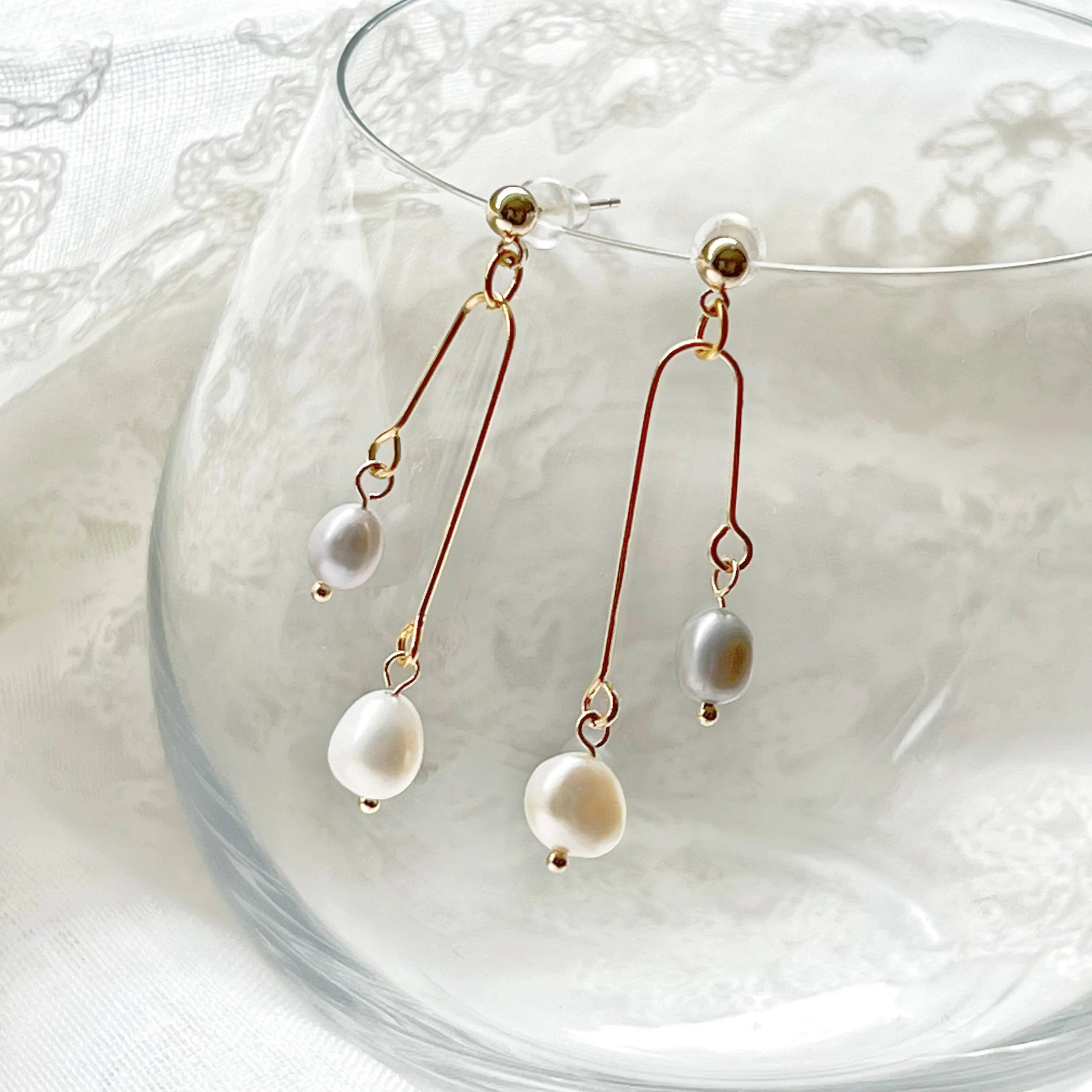 Ninaouity Grey Pearl Drop Earrings