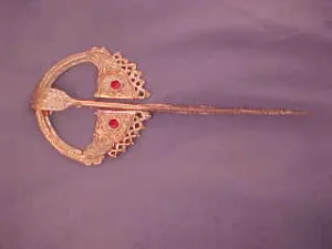 Pennanular brooch with long pin - Y-30