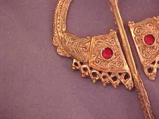 Pennanular brooch with long pin - Y-30