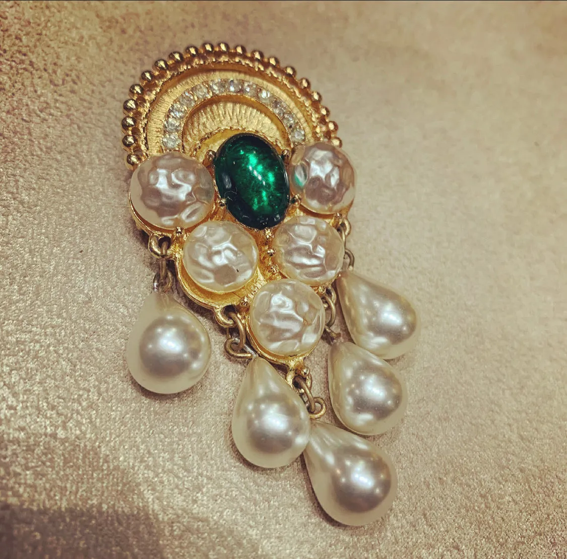 Rare brooch by Mosell in green and pearl glass