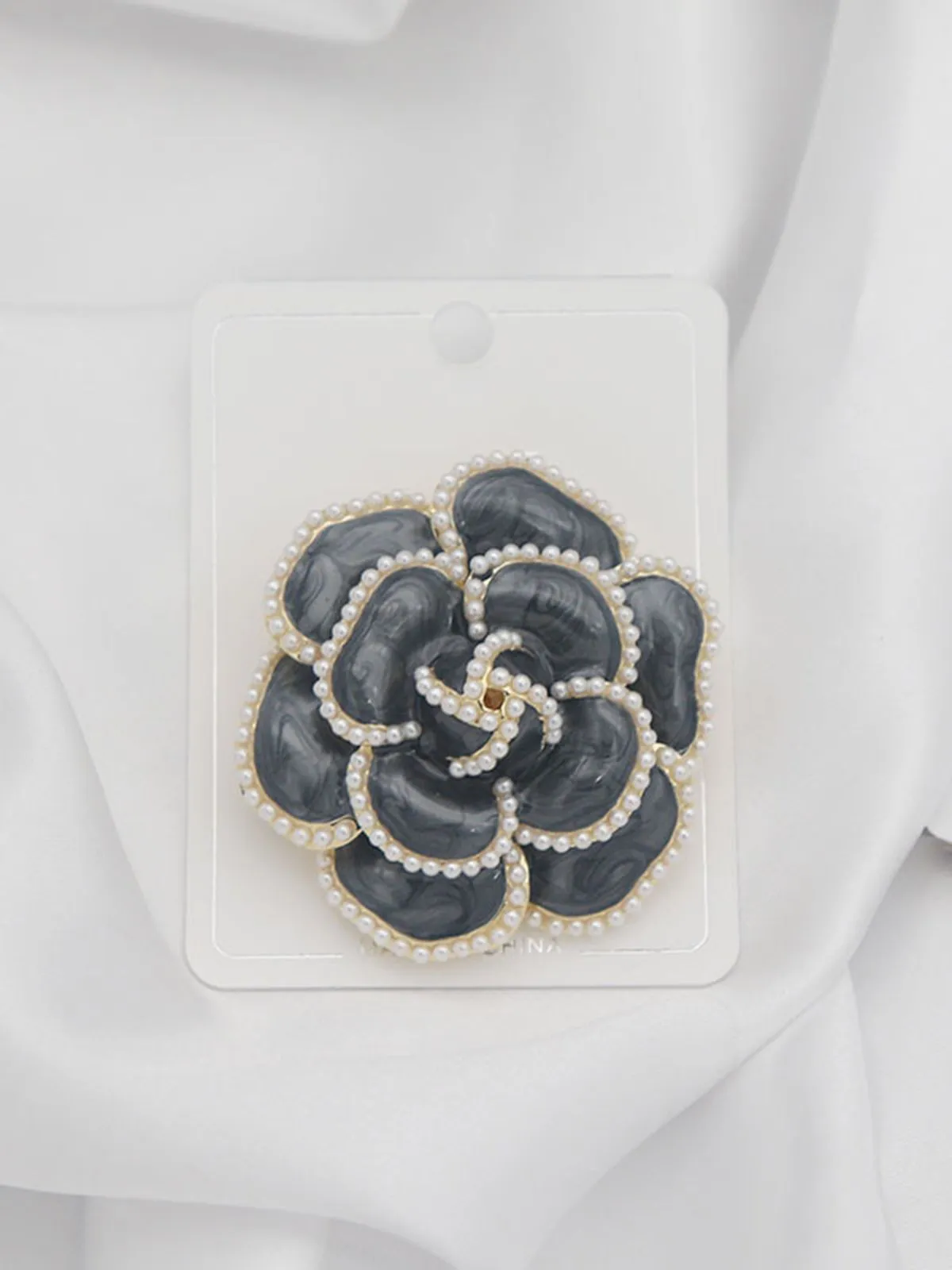 Retro Pearl Solid Floral Brooch