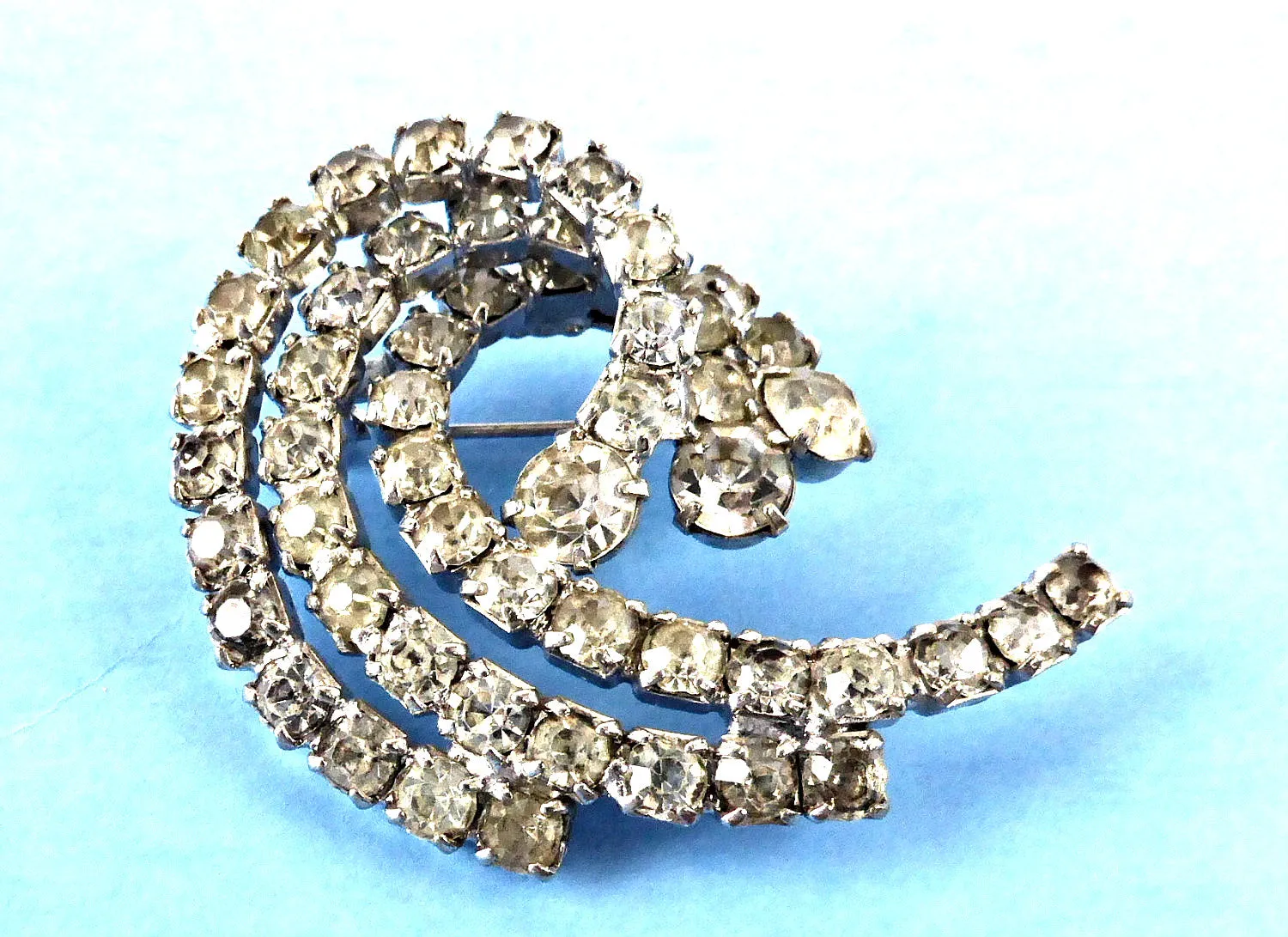 Rhinestone Swirl Brooch Pin Wave 3 Level Curl 1940s Unsigned Elegant