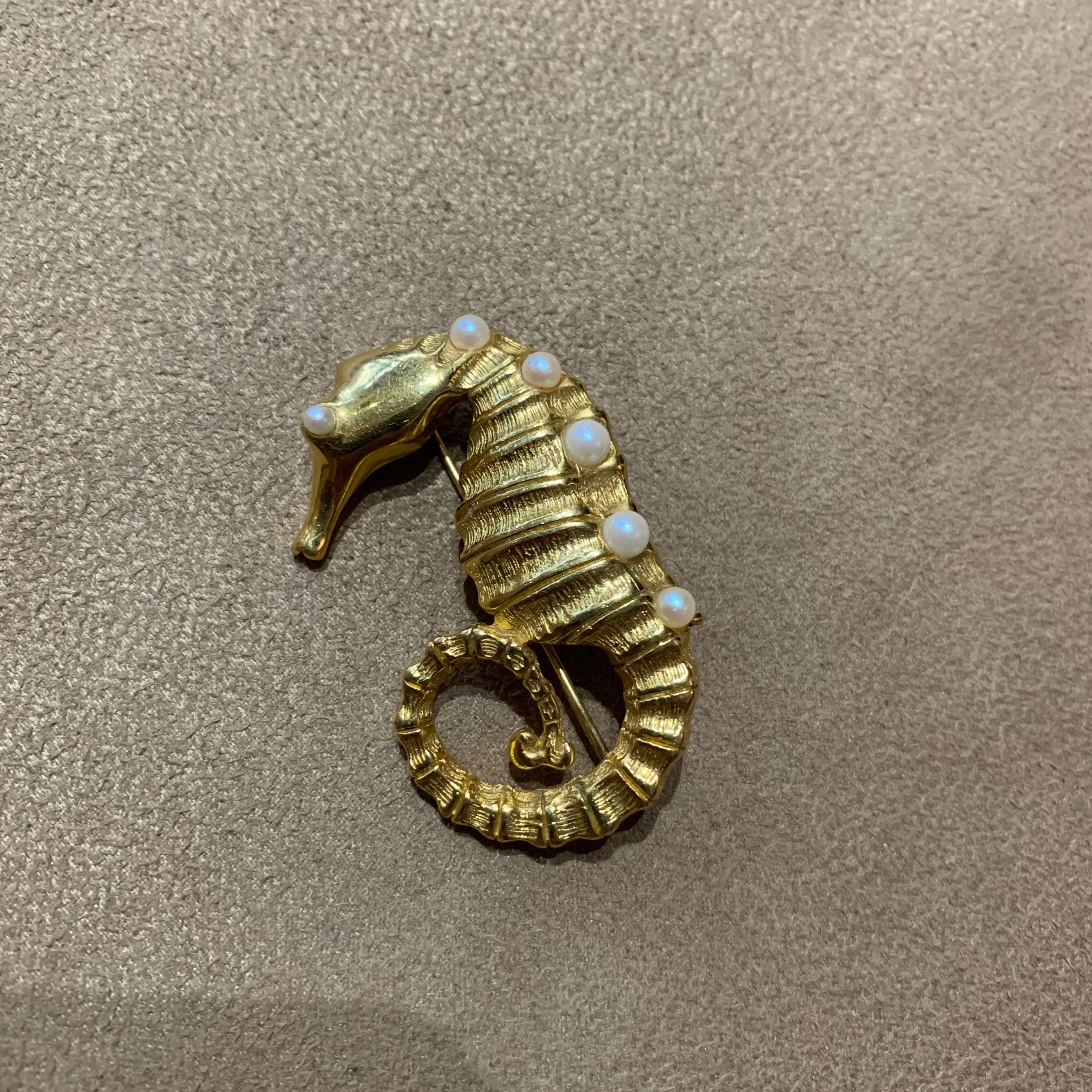 Seahorse gold Pearl Brooch