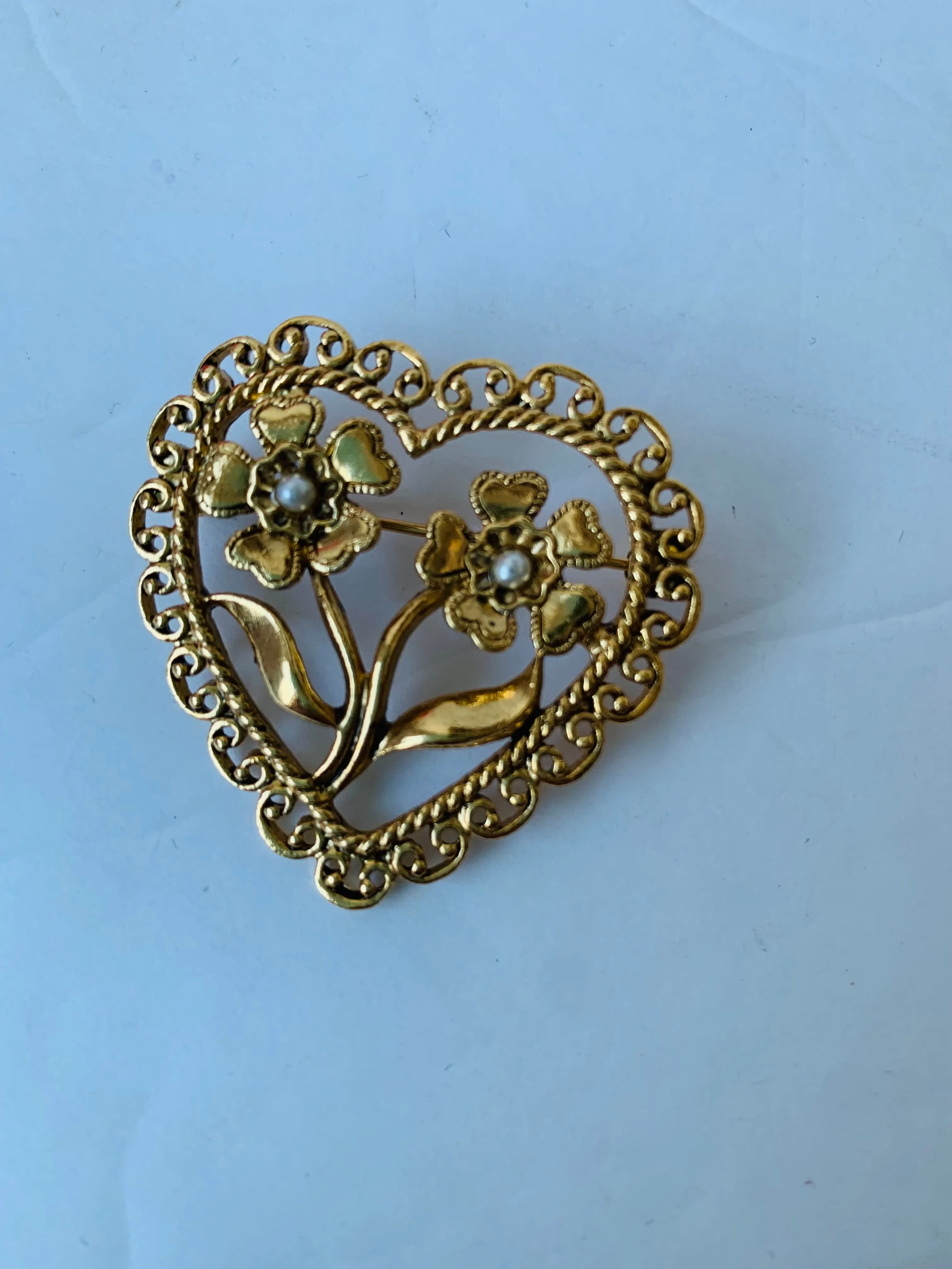 Vintage Avon Open Heart Filigree Floral Brooch/Pin With Faux Pearls