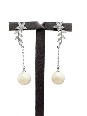 WHITE SOUTH SEA PEARL DANGLING EARRINGS